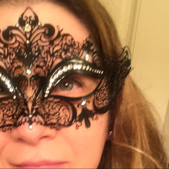 Black Mask - Picture 4 of 4